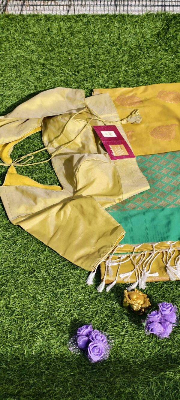 Soft silk saree & Readymade blouse & saree free fleeting combo